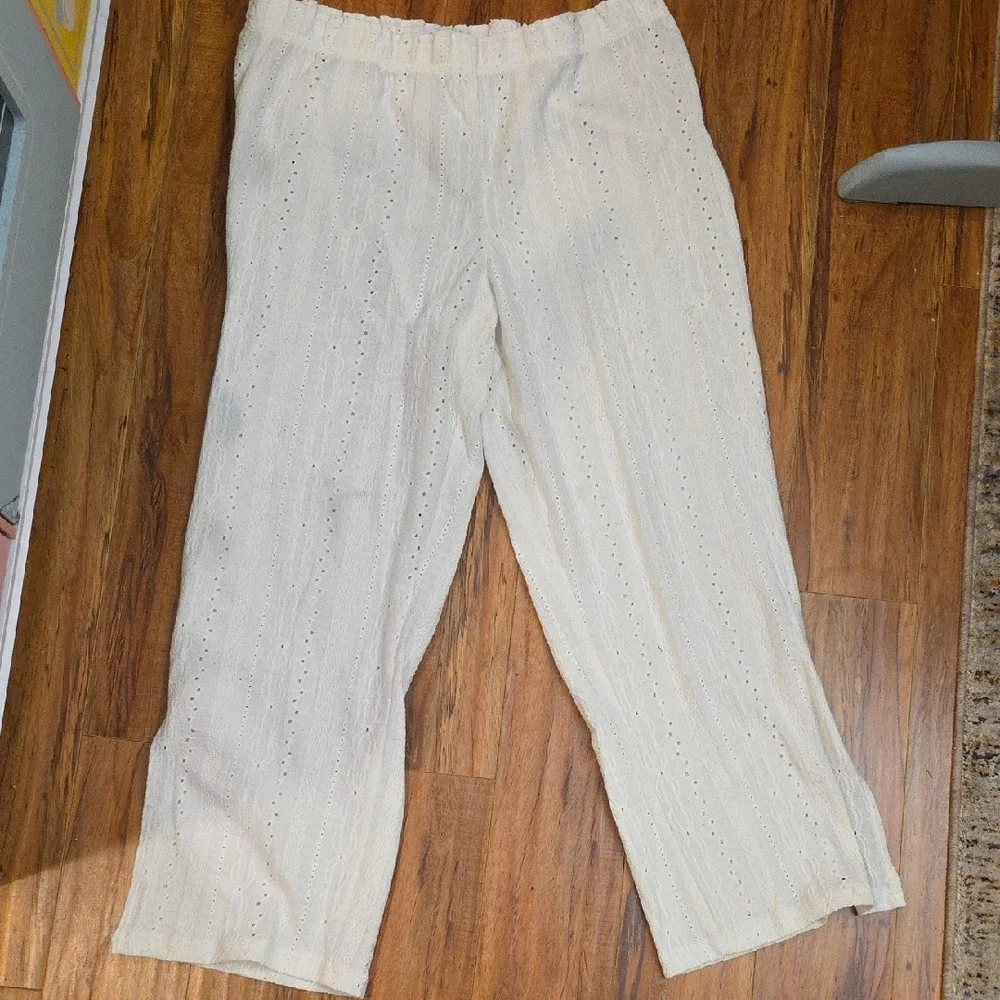 Women's White Eyelet Pajama Set - Picture 5 of 7